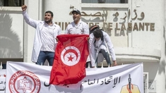 Les soignants tunisiens dans la rue pour un meilleur hôpital public