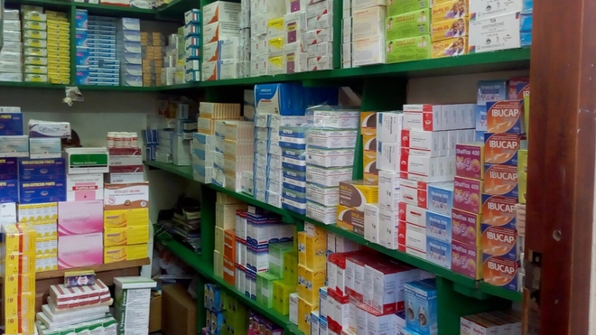 A Douala, de nombreux Camerounais se procurent des médicaments dans les "pharmacies de rue" (photo d'illustration)