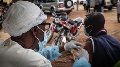 Malgré la fin d'Ebola en Guinée, la vigilance est de mise