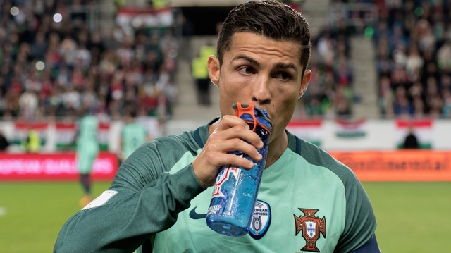Buvez de l'eau, pas du Coca : quand Cristiano Ronaldo nous conseille indirectement
