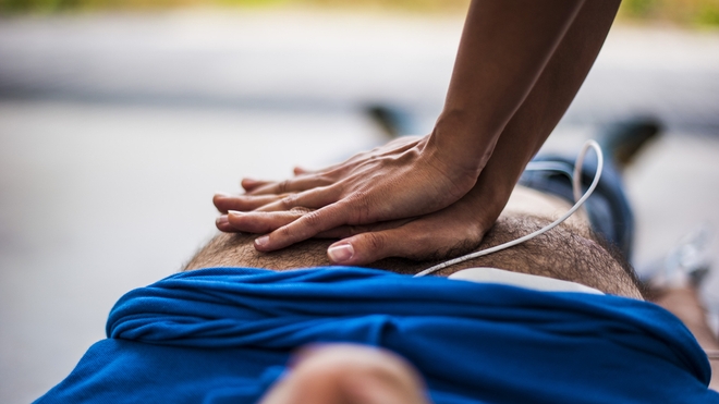 La pratique rapide d'un massage cardiaque peut sauver une vie (photo d'illustration)