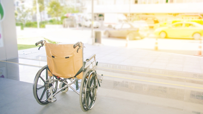 Pour maintenir son autonomie, une personne atteinte de la maladie de Charcot a besoin d'un fauteuil roulant (photo d'illustration)