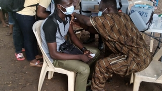 Covid-19 : Depuis l'instauration d'un pass vaccinal, les Togolais se ruent sur les vaccins