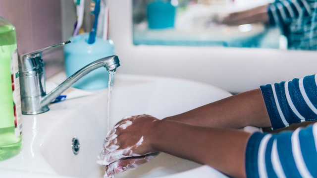 Comment apprendre aux enfants à se laver les mains 