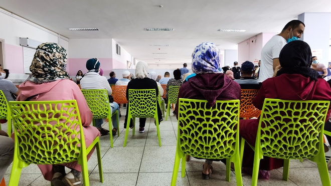 Des Marocains dans un centre de vaccination anti-Covid