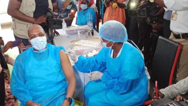 La vaccination patine au Cameroun