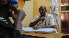 Un changement d'habitudes pour réduire les risques de cancer du sein au Sénégal