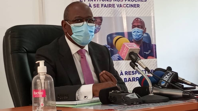 Le ministre Gilbert Mokoki exhorte les Congolais à se faire vacciner contre la COVID 19