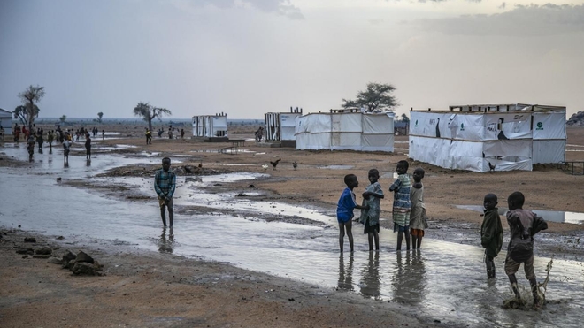Des enfants jouent à proximité de la frontière nigériane