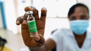 Comment le retour en force du Covid-19 freine la vaccination des pays d'Afrique ?