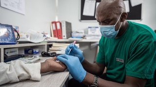 L’Afrique réduit le nombre d’infections et de décès dus au VIH, mais les objectifs majeurs restent hors d’attente