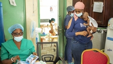 Le Sénégal vaccine les nouveaux-nés pour en finir avec l'hépatite B 