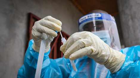 Détecté dans 30 pays africains, Omicron "reste un virus dangereux", prévient le patron de l'OMS