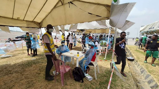 A Douala, de nombreux Camerounais n'ont pas hésité à se faire vacciner pour assister aux matchs de la Can 