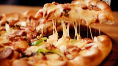 Contaminées par E.Coli, les pizzas Fraich'Up se vendent toujours en Afrique 