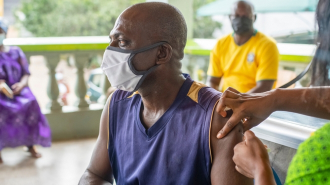 Covid : la couverture vaccinale reste faible dans plusieurs pays africains