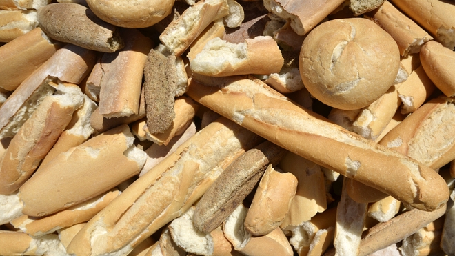 En Algérie, eviron 20 millions de baguettes de pain finissent à la poubelle durant le ramadan
