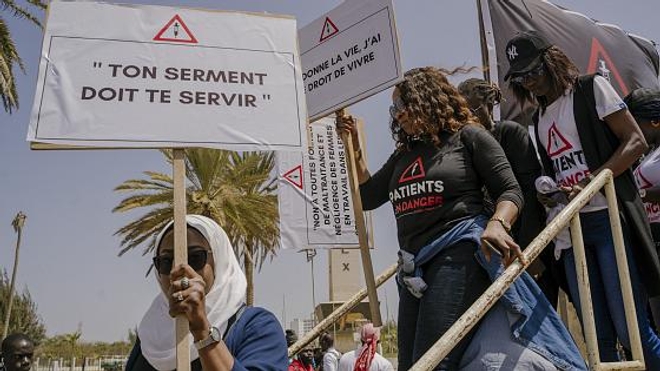 Manifestation pour protester contre le décès d'Astou Sokhna à Louga, Sénégal, en avril dernier