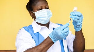 Face au Covid, l'Afrique intensifie la vaccination des personnes les plus à risque