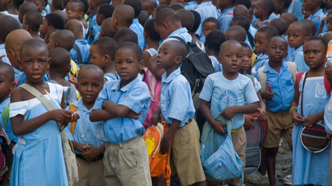 Des enfants au Cameroun, en attendant le début de l'école 