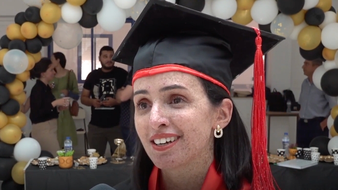 Lamia Hakim lors de la remise de son doctorat.