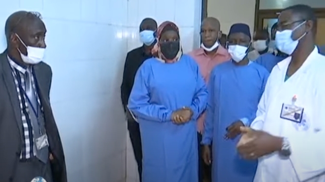 La ministre de la Santé Diéminatou Sangaré en déplacement dans un hôpital
