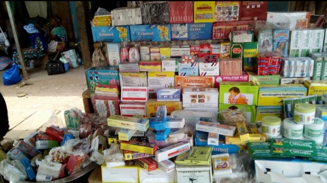 Au marché central de Yaoundé, on trouve toutes sortes de faux remèdes