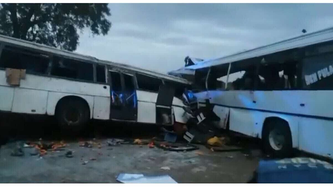 Une collision entre deux bus a fait 40 morts au Sénégal 
