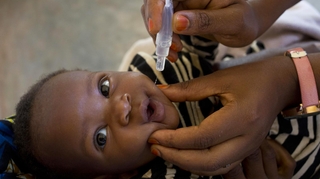 Rattraper le retard vaccinal des enfants, un défi en Afrique