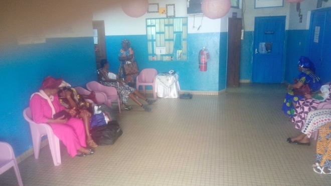La salle d'attente du service d'oncologie de l'hôpital Laquintinie de Douala
