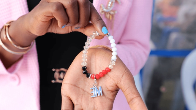 Ce nouveau bracelet connecté veut mettre fin à la précarité menstruelle des filles handicapées au Cameroun