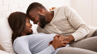 Avoir des relations sexuelles quand on est enceinte, est-ce vraiment risqué ?