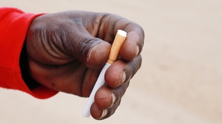 Le Gabon fait la guerre au tabac