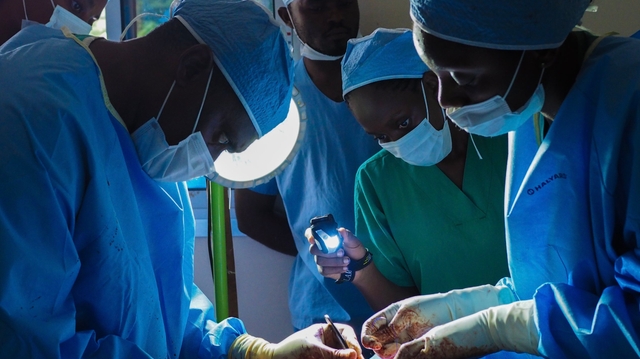 Dr Axel Stéphane Nwaha Makon : "La circoncision doit être pratiquée par des chirurgiens"