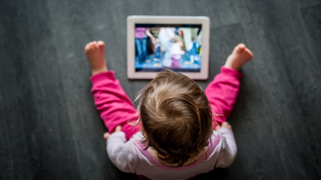 La surexposition aux écrans des enfants en bas âge a de graves conséquences (Image d'illustration)