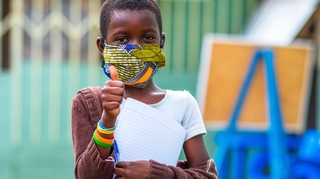 Face au coronavirus, la police impose le port du masque à Kinshasa