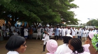 En Côte d'Ivoire, des agents de santé en grève pour une prime de coronavirus